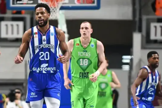 Aos 29 anos, Xeyrius Williams está de regresso a Portugal e ao FC Porto. FIBA
