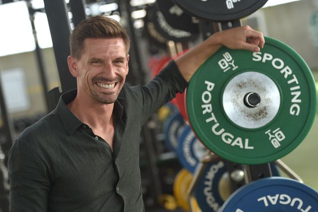 Adrien Silva sorridente no regresso à Academia de Alcochete - Foto: Miguel Nunes