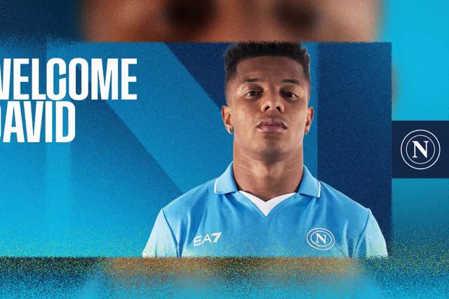 Adeptos do Nápoles recebem David Neres em festa
