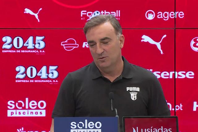 Carlos Carvalhal comenta chegada de jovem promessa do PSG