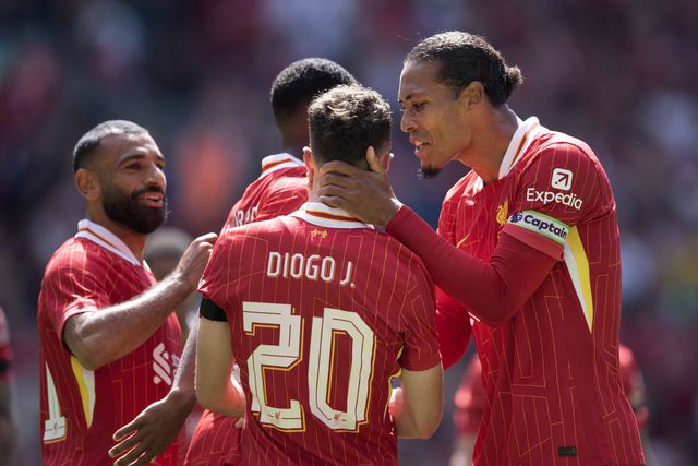 Premier League: em duelo de portugueses, Liverpool não quer deixar fugir o campeão