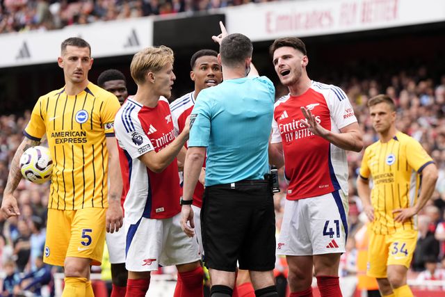 Premier League: Arsenal com menos um salva um ponto com o Brighton