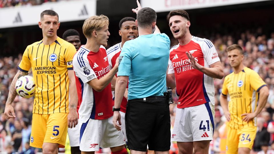 Premier League: Arsenal com menos um salva um ponto com o Brighton