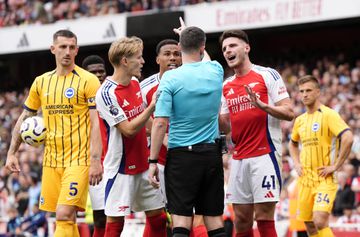 Premier League: Arsenal com menos um salva um ponto com o Brighton