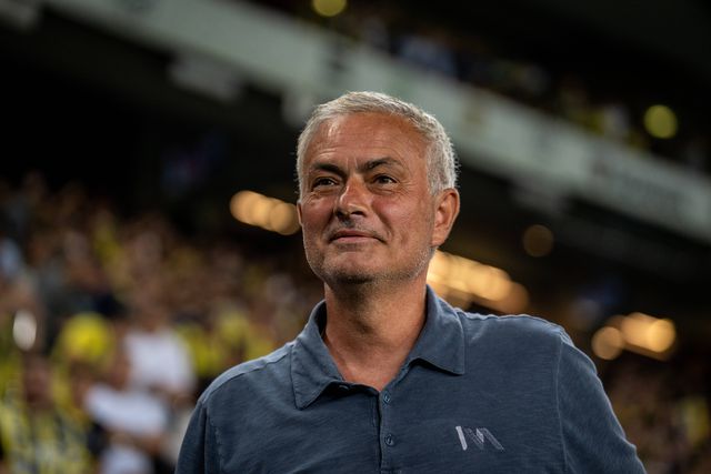 Vídeo: a solução de Mourinho para parecer... mais alto