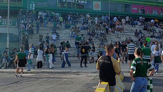 VÍDEO: Adeptos começam a entrar no palco do clássico