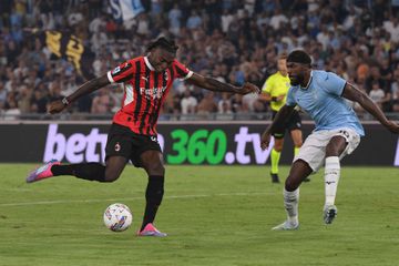 Rafael Leão salta do banco e resgata empate para o Milan