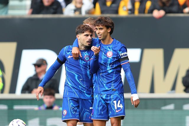 Chelsea empata em casa com um dos últimos e atrasa-se