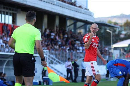 Norueguês que é canivete suíço vale ouro em tempo de apertos (as notas do Benfica)