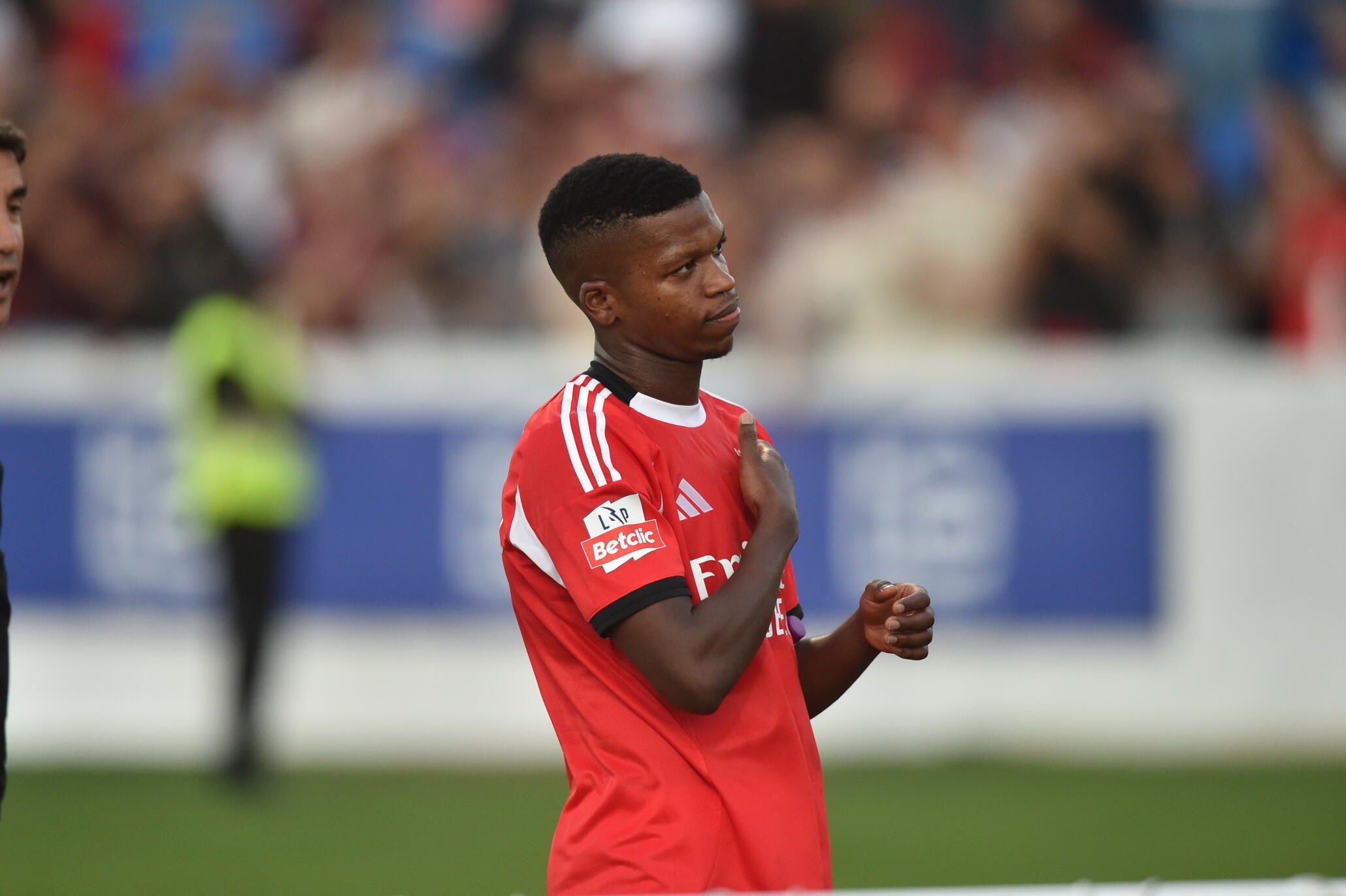 Florentino despediu-se dos adeptos do Benfica após o encontro com o Alverca (Foto: Miguel Nunes)