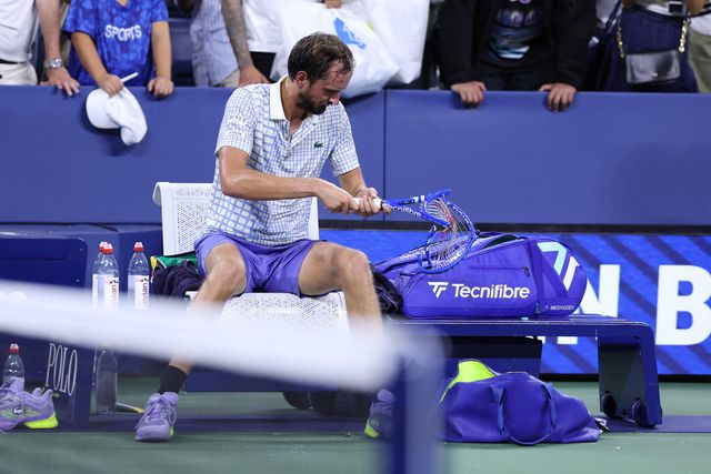 Medvedev partiu raqueta em frustração