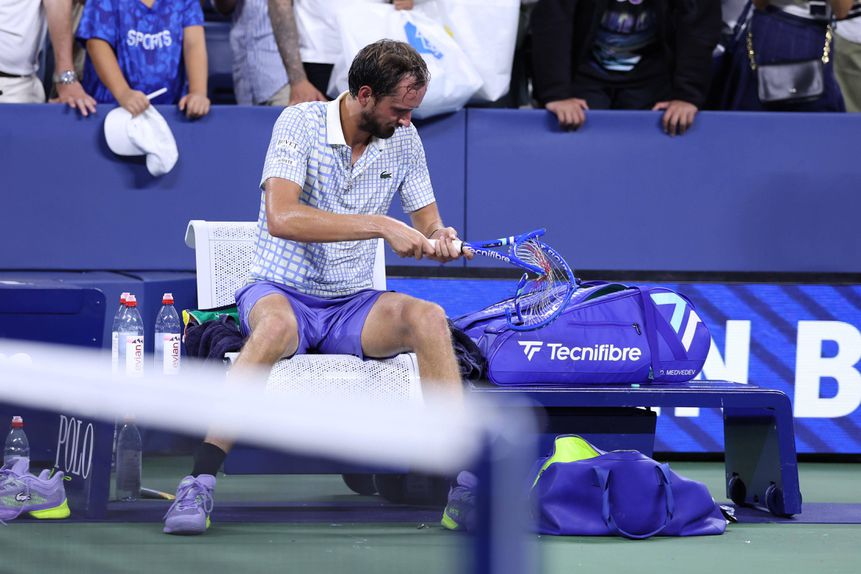 Medvedev partiu raqueta em frustração