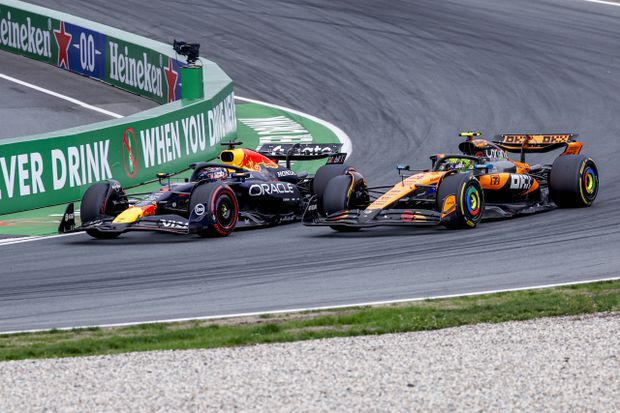 Verstappen em luta com Norris em Zandvoort