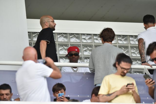 Vídeo: Viníciur Jr. em Alverca para assistir ao jogo com o Benfica
