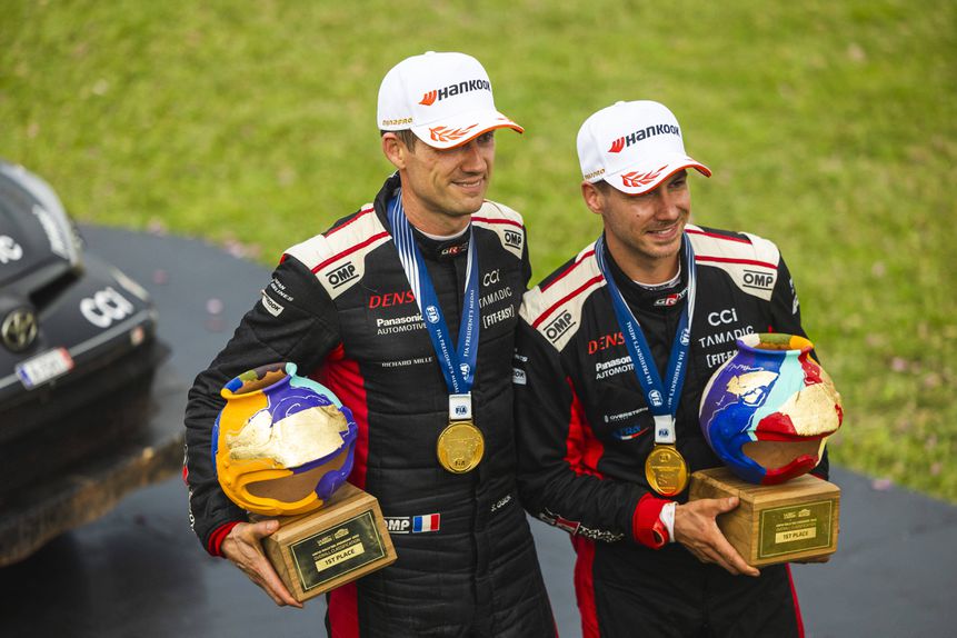 Sébastien Ogier (à esq. na imagem) com o navegador Vincent Landais