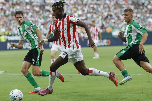 Equipa de Bilbau somou os três pontos no terreno do Betis (Foto: JULIO MUNOZ/EPA)