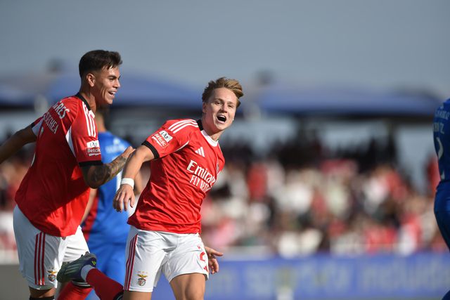 Benfica sofre, mas vence na despedida de Florentino