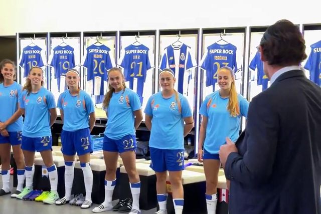 «Coragem e força»: André Villas-Boas incentiva equipa feminina