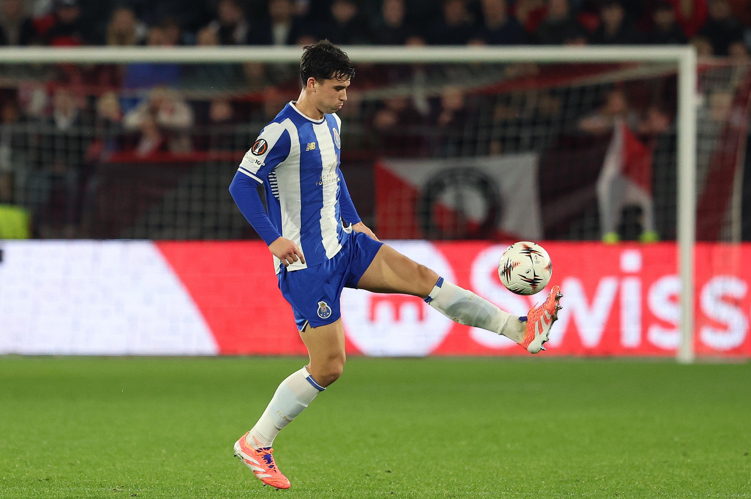 Prpic, central croata, está entre os jogadores que podem deixar o FC Porto neste mercado de verão - Foto: Catarina Morais/Kapta+