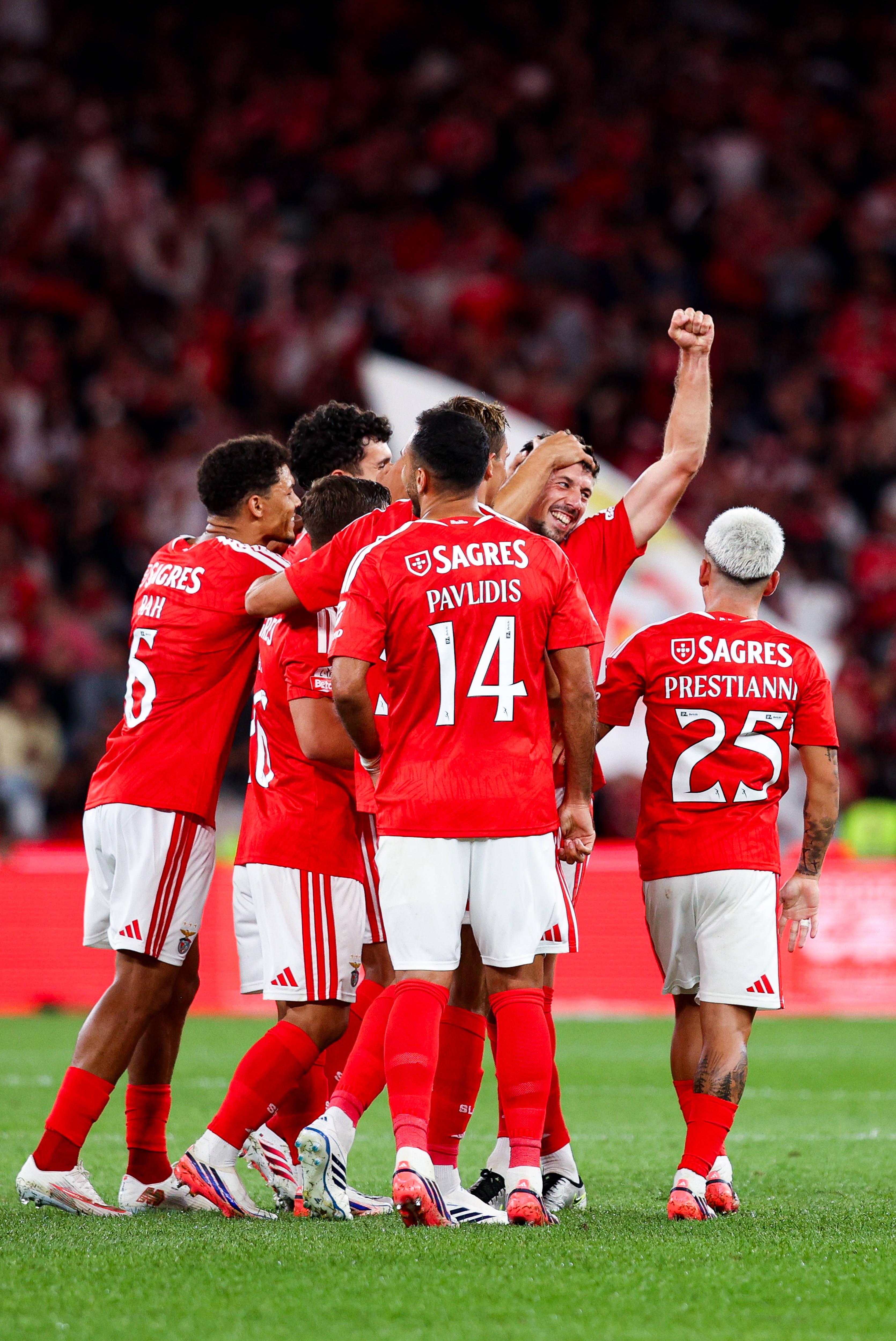 Festejos após golaço de Lenglet