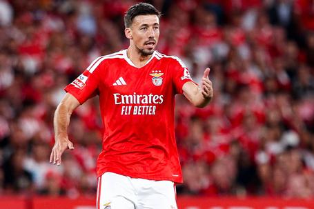 Do meio da rua: Lenglet aumenta vantagem do Benfica com golaço (vídeo)