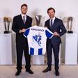 Santiago Giménez com André Villas-Boas - Foto: FC PORTO