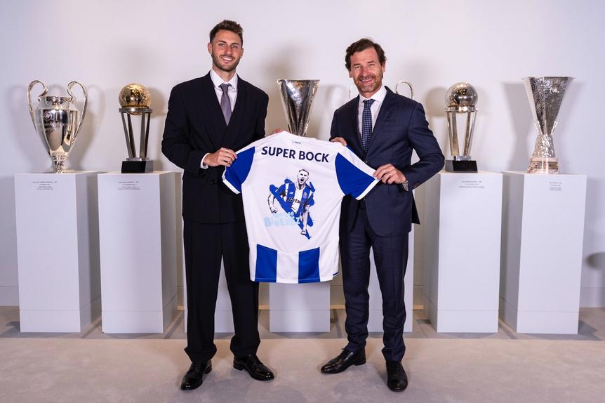 Santiago Giménez com André Villas-Boas - Foto: FC PORTO
