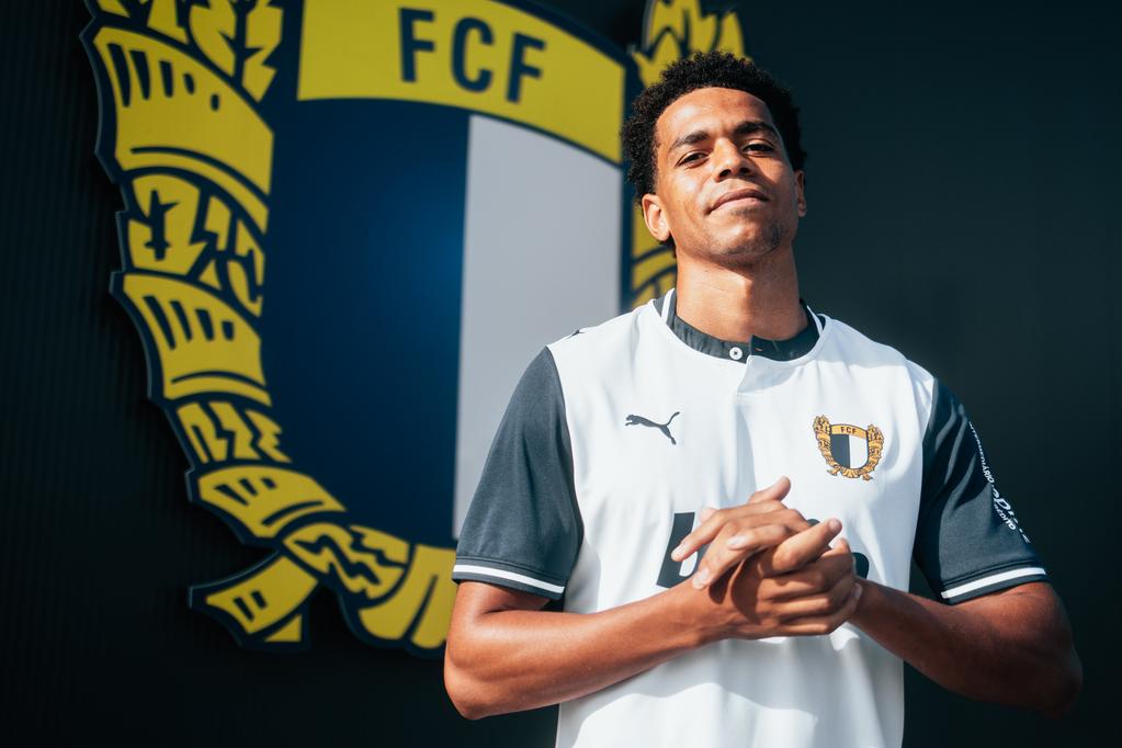 Víctor Rofino, central de 24 anos, assinou por cinco épocas com o Famalicão - Foto: FC Famalicão