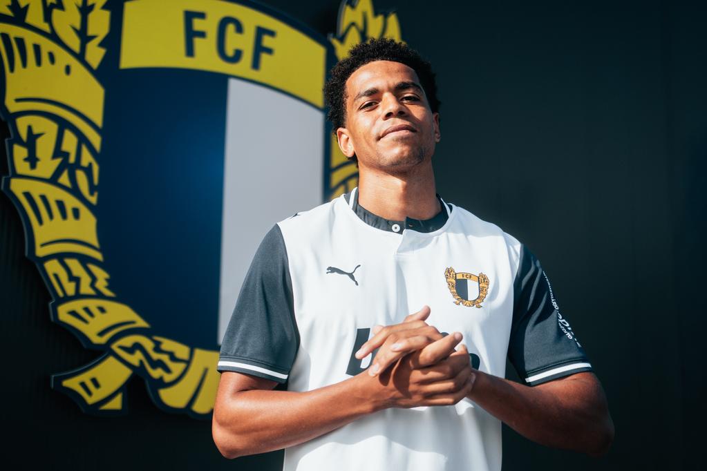 Víctor Rofino, central de 24 anos, assinou por cinco épocas com o Famalicão - Foto: FC Famalicão