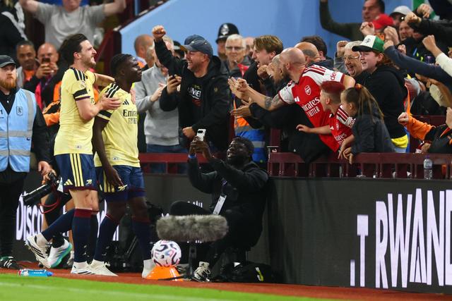 Festejos do Arsenal diante do Aston Villa