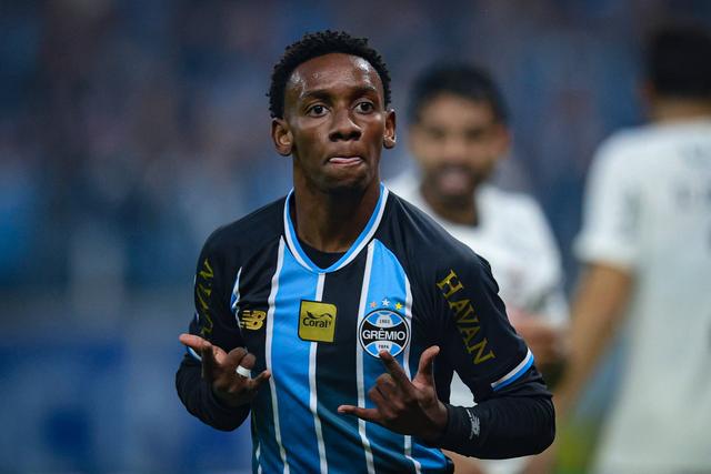 FC Porto com dia agitado: Souza e Gabriel Mec chegam hoje à Invicta