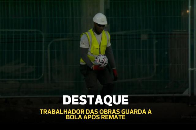 Aston Villa-Arsenal jogado com... obras em andamento na bancada