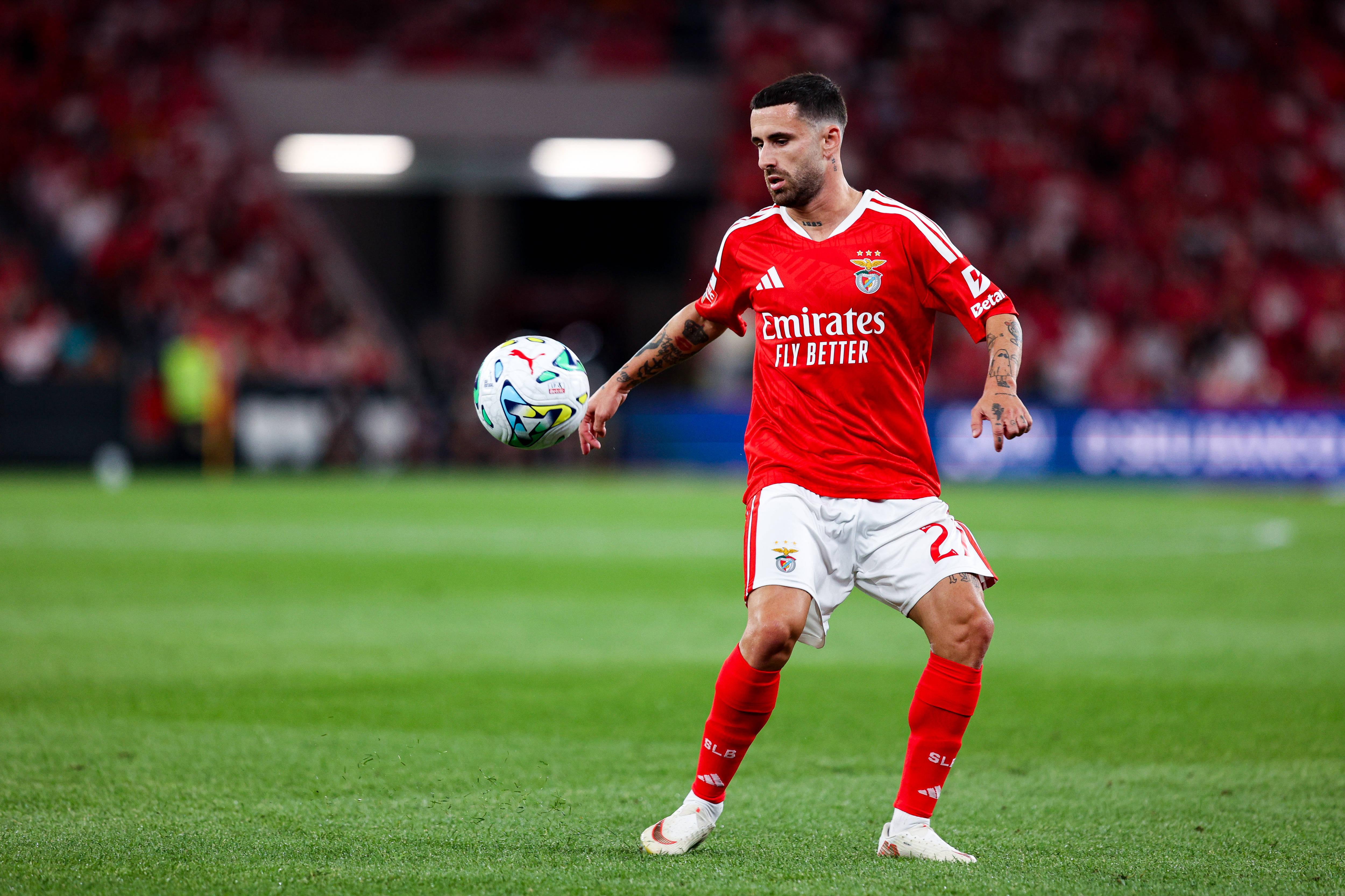 Rafa Silva em ação frente ao Estoril