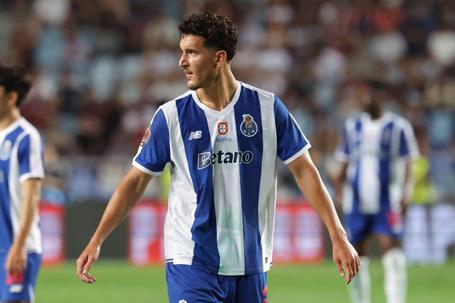Deniz Gul deixa os dragões