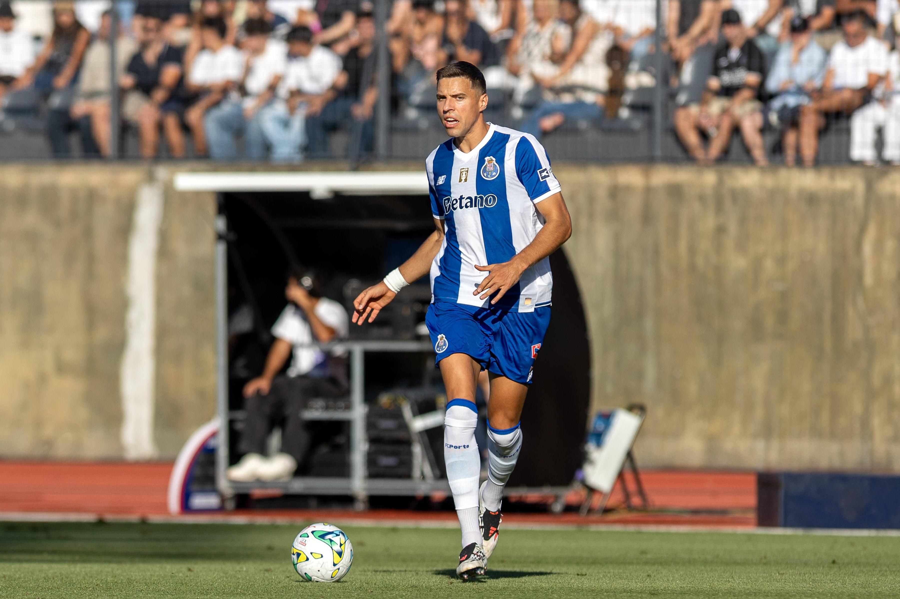 Bednarek pronto a ir a jogo - Foto: IMAGO