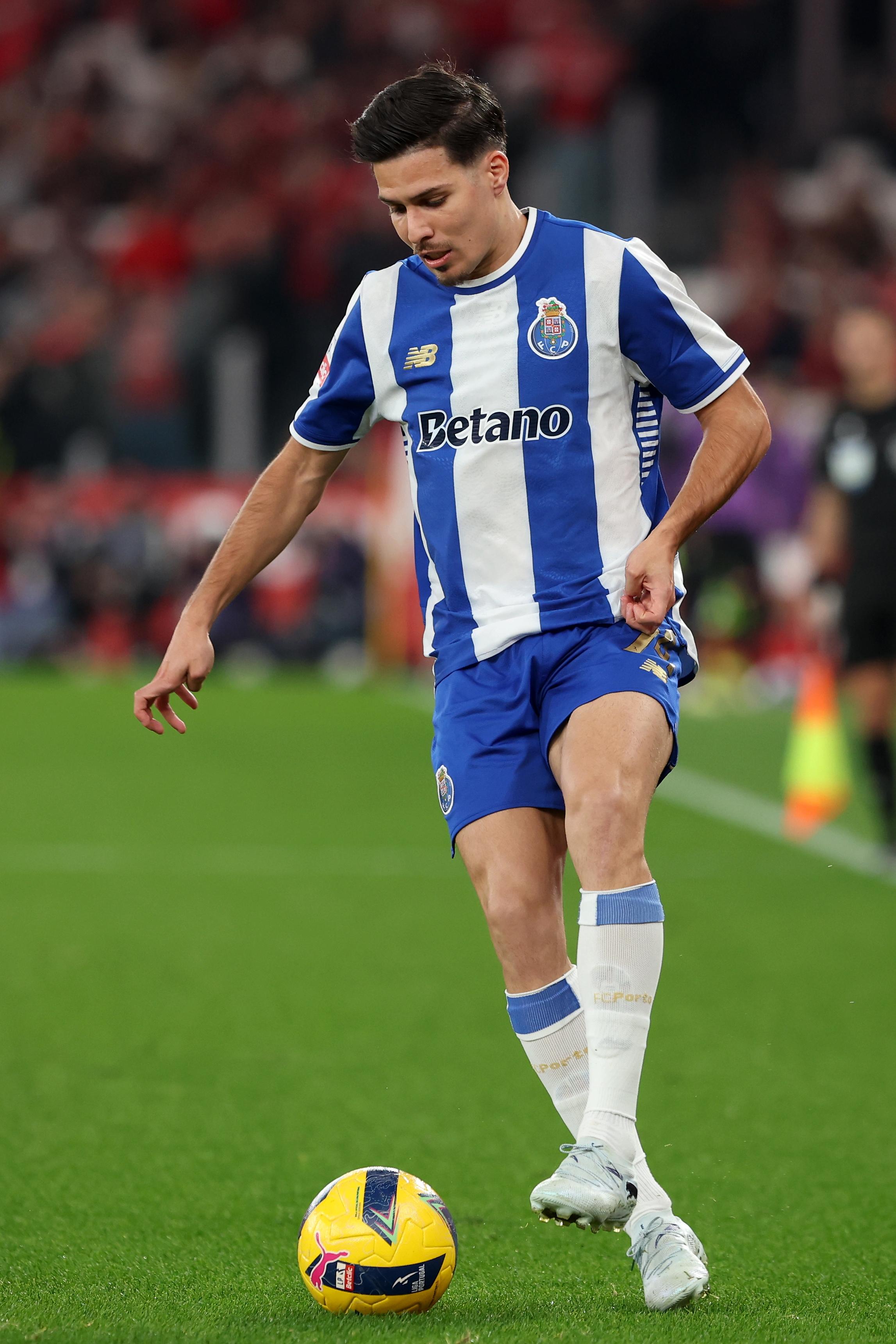 Francisco Moura, lateral-esquerdo do FC Porto, ainda pode sair este verão - Foto: Catarina Morais/Kapta+