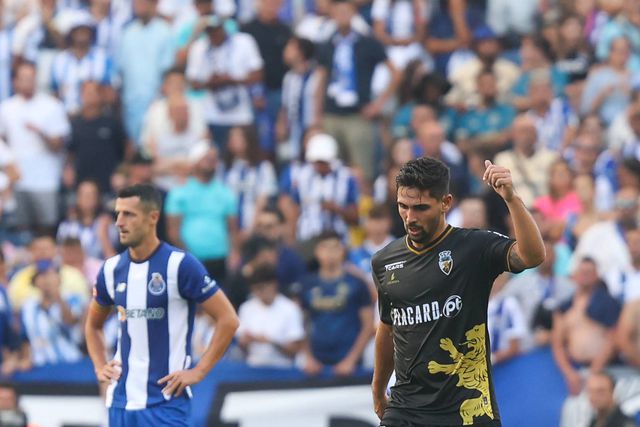 Farense: Rui Costa quando sai do banco é para ‘matar’