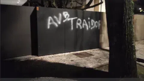 «Traidor»: muro da casa de André Villas-Boas vandalizado