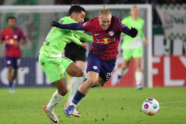 Tiago Tomás assiste e Wolfsburgo elimina Leipzig da Taça da Alemanha