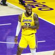 Vídeo: A bola ficou presa? LeBron resolve