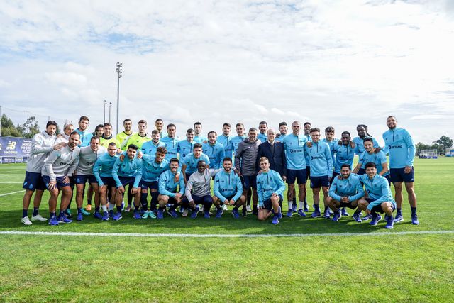 FC Porto: Plantel dos dragões aplaudiu marca histórica alcançada por Pinto da Costa