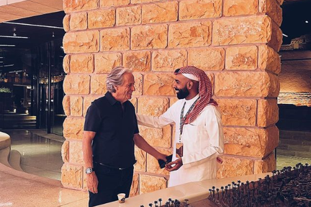 Jorge Jesus aproveita folga pós-vitória para passear (fotos)