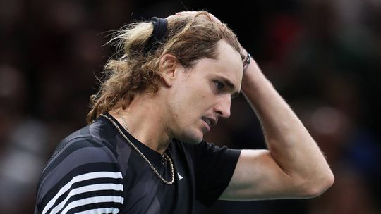 Alexander Zverev condenado a pagar 450 mil euros por agredir ex-namorada