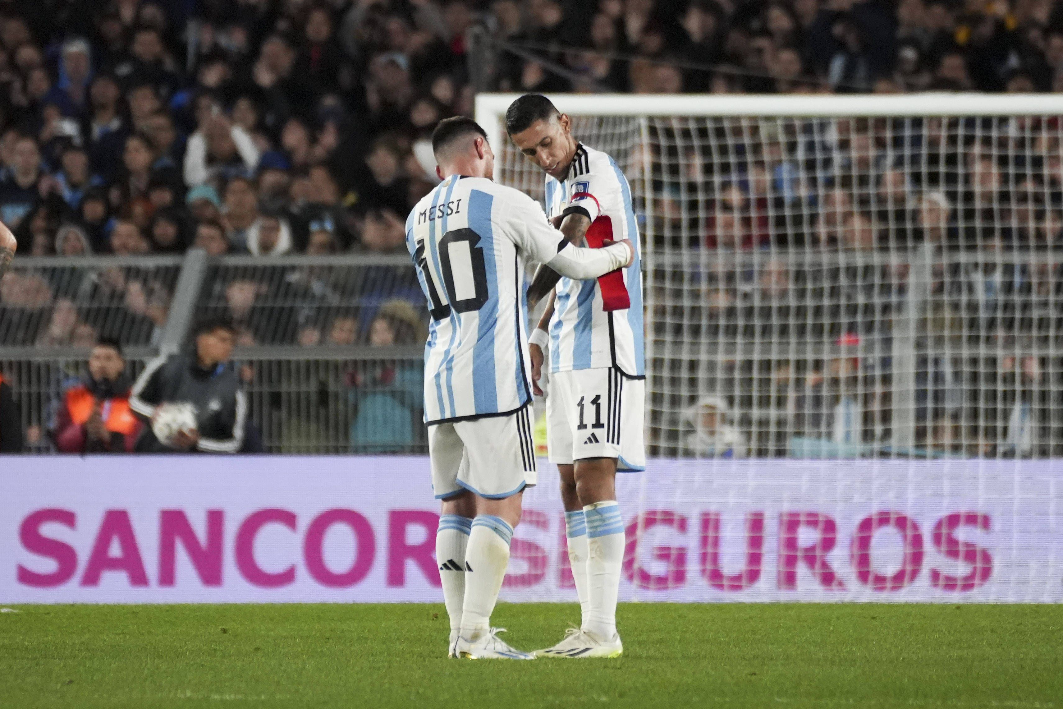 Cristiano Ronaldo 'chora a rir' com críticas de jornalista espanhol à Bola  de Ouro de Messi