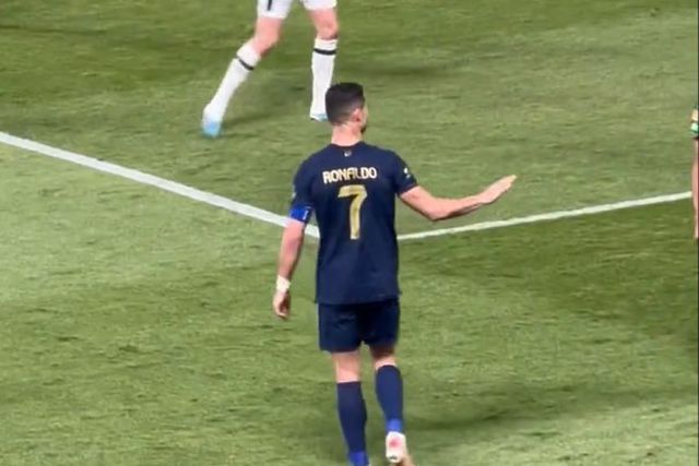 Cantaram por Messi no estádio e Ronaldo não gostou (vídeo)