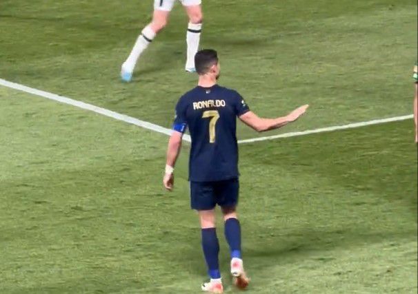 Cantaram por Messi no estádio e Ronaldo não gostou (vídeo)