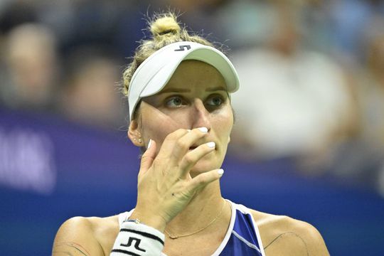 Mais críticas à WTA: «O court é muito mau»