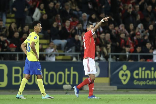 Di María marca de livre (vídeo)