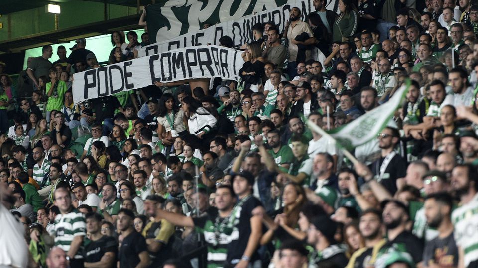 Sporting multado em 714 euros