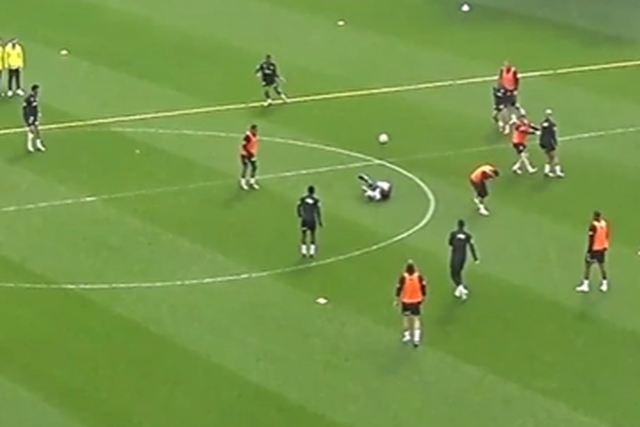 Vídeo: Mourinho 'varrido' no treino do Fenerbahçe